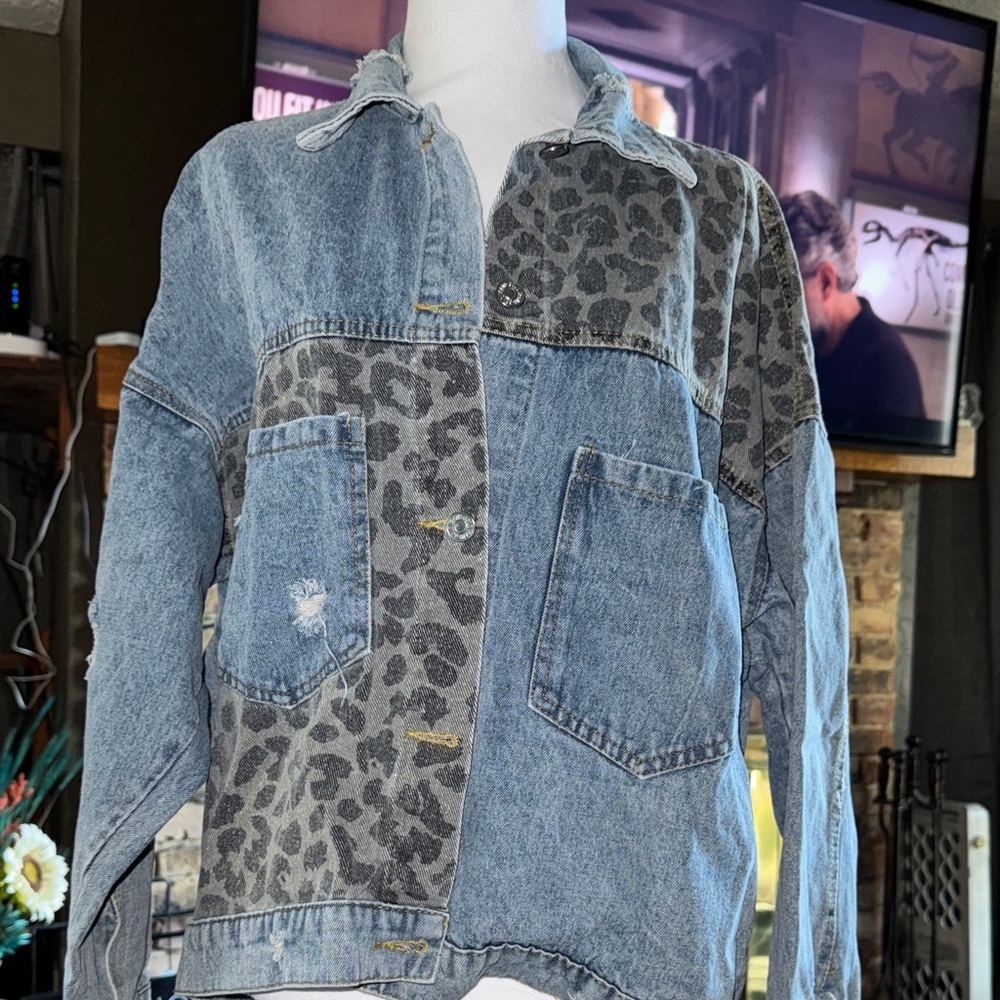 Stylish Leopard Print Patchwork Denim Jacket - image 1